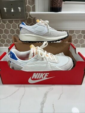 Nike Women’s Waffle Debut vntg-size 6, white and royal blue